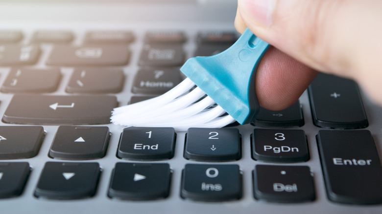 How to Clean Your Laptop Keyboard Best Ways To Clean Laptop Keyboard